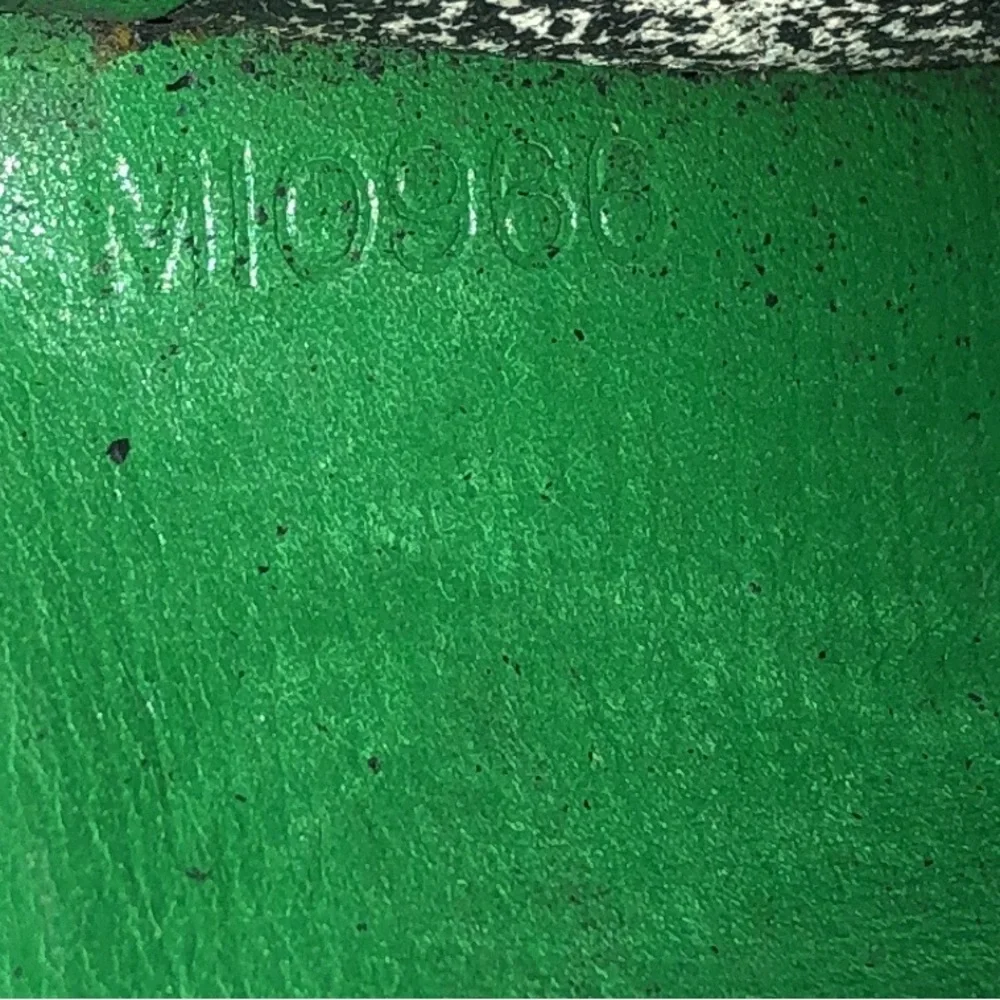 LOUIS VUITTON Green EPI Kiss Lock Wallet Porte Monnaie Viennois MI0966